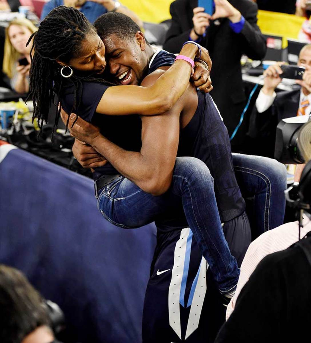 Kris-Jenkins-and-mom.jpg